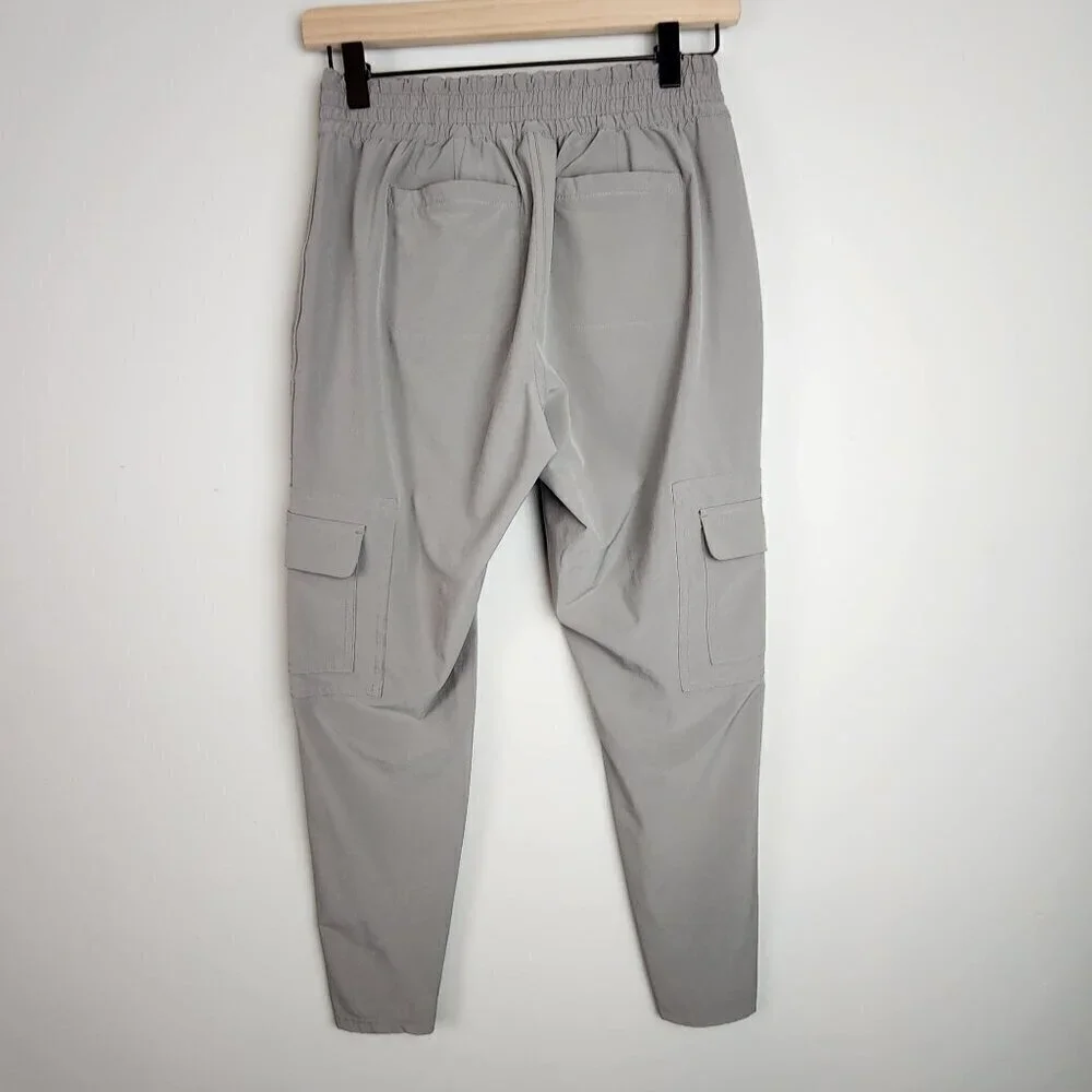 Athleta size 0 lightweight  cargo pants Chelsea gray woman / teen girl